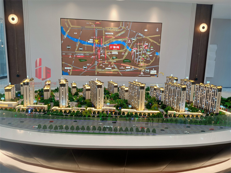 確定制作比例時需要通過建筑物以及花草樹木等等的物品的比例整理好